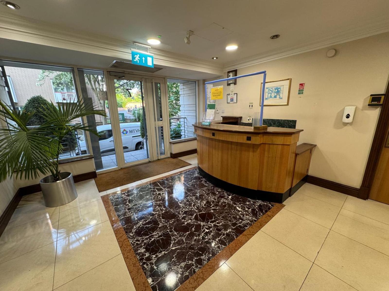 2 Bedroom With Security 24 Appartement Londres