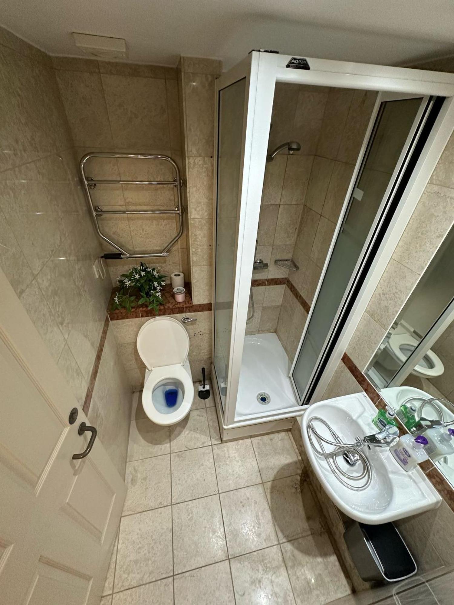 2 Bedroom With Security 24 * Londres