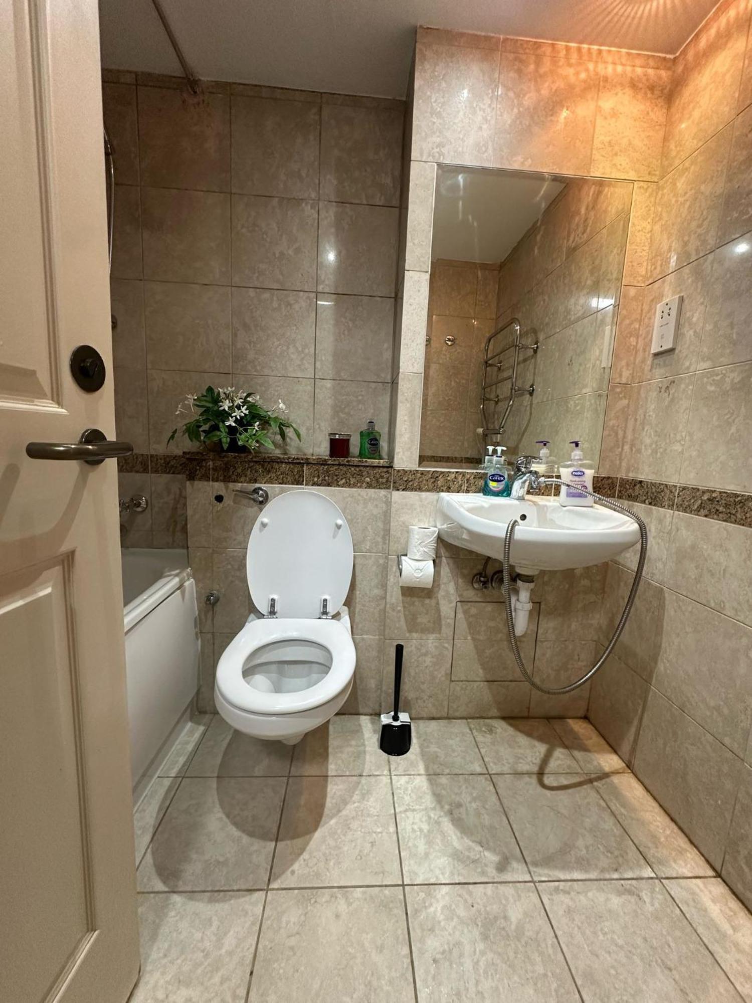 2 Bedroom With Security 24 Appartement